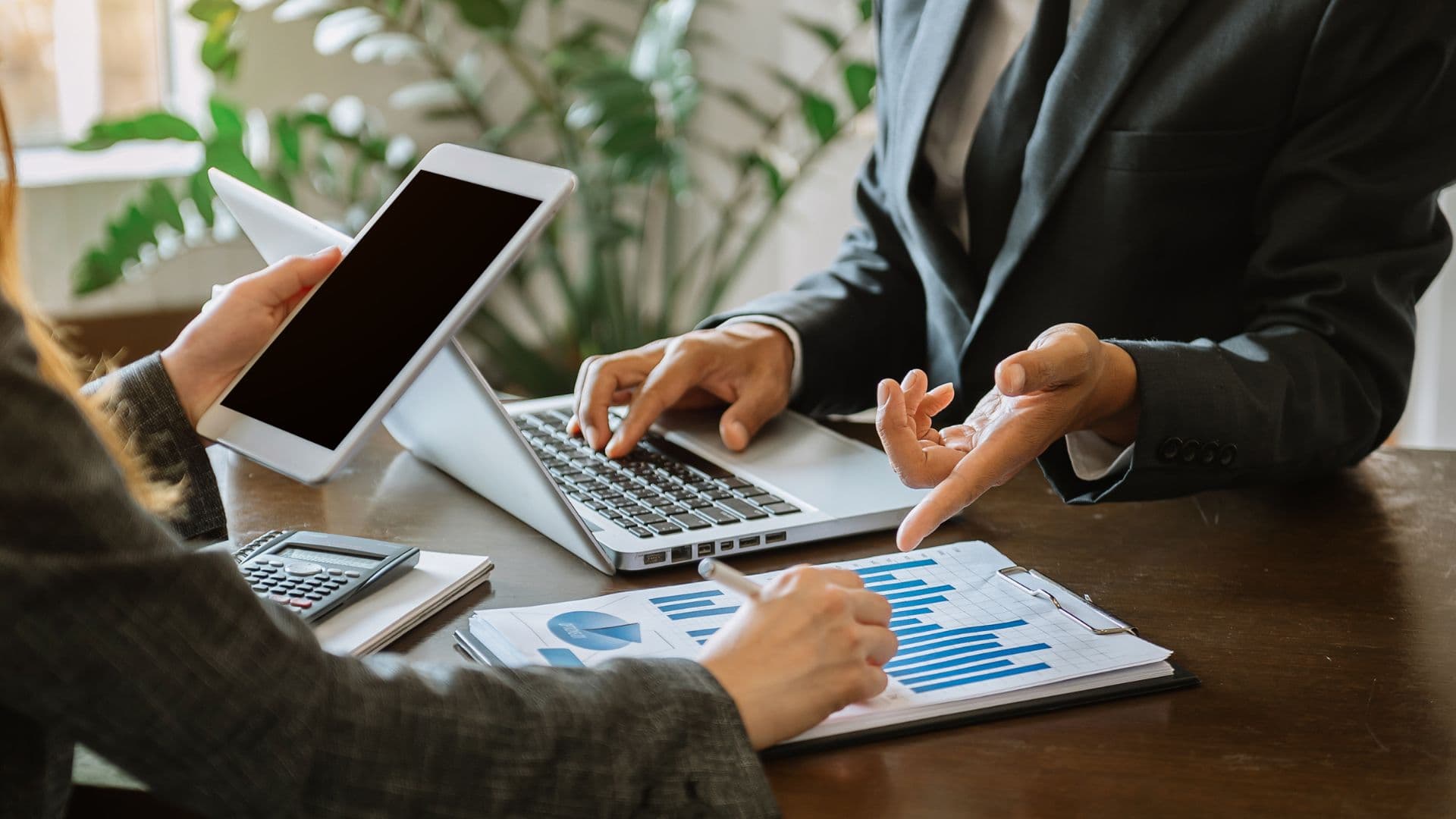Asesoría Quintero — Gestoría & Admin Services